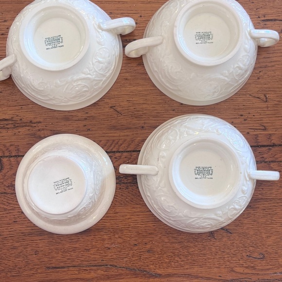 Wedgwood 3 Patrician Creamware Soup Bowls READ with chips, staining and spotting - Picture 3 of 11